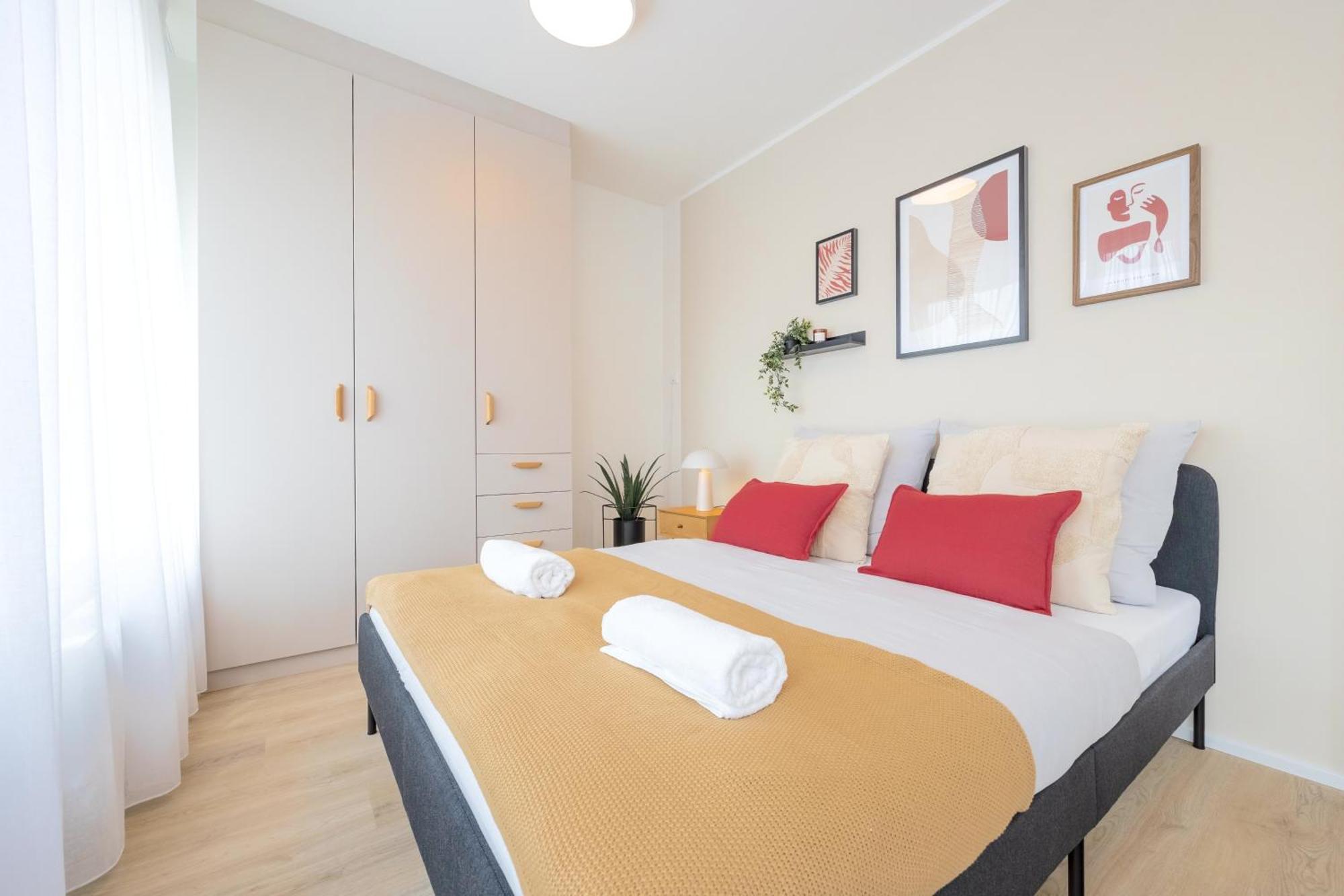 Bright 2Br - 4Th Floor, Balcony, Free Parking By Gravity Prague — Photos 2