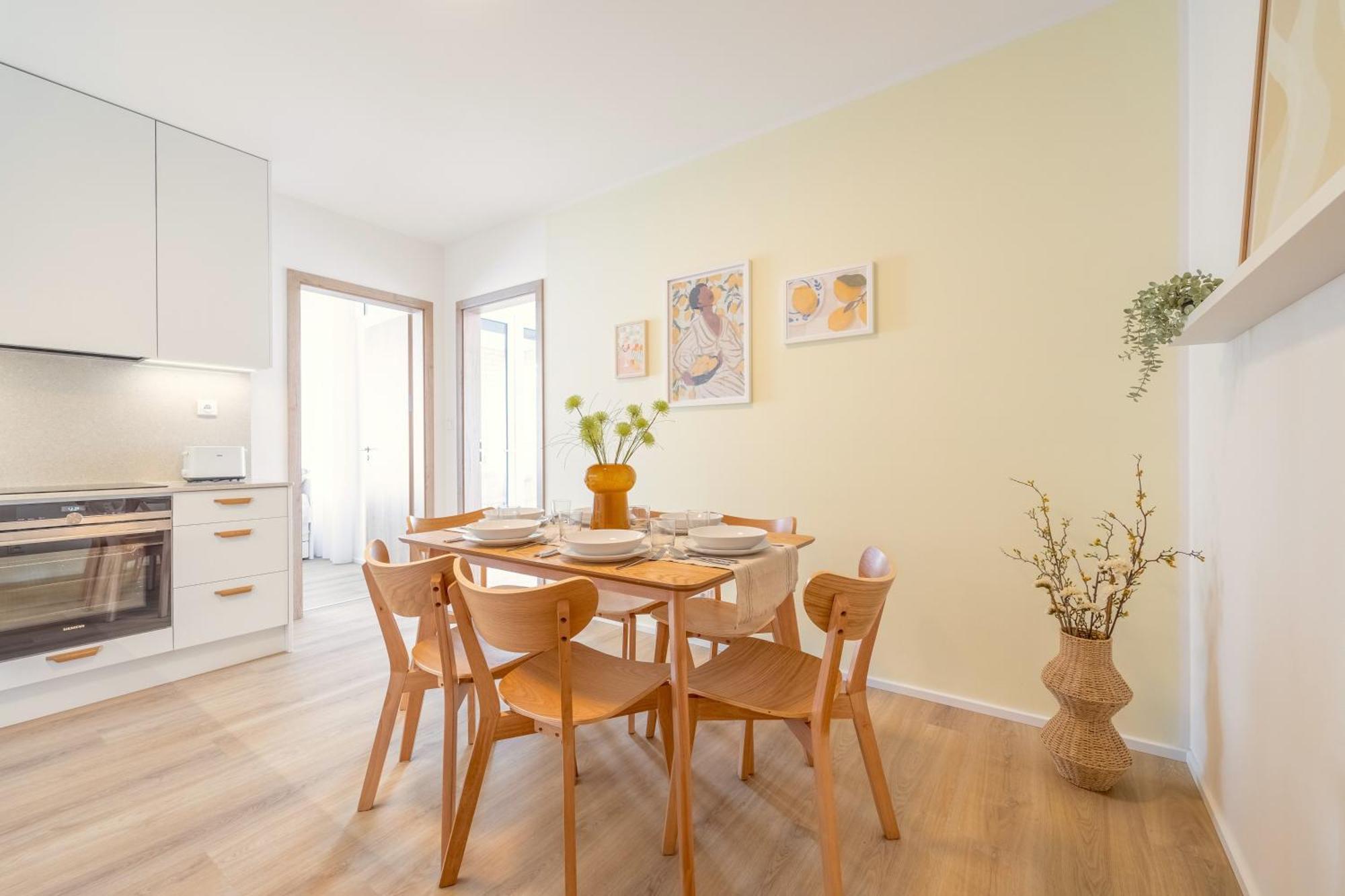 Bright 2Br - 4Th Floor, Balcony, Free Parking By Gravity Prague, Prague
